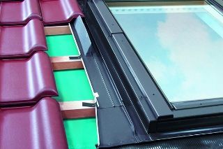 Picture of Fakro 780mm x 1400mm 45mm Tile Flashing
EZV-A 07