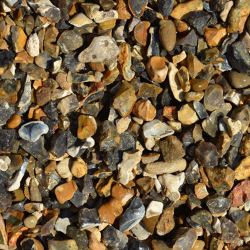 Close-up of 20mm Newbury Style flint gravel showcasing natural buff, grey, and amber tones
